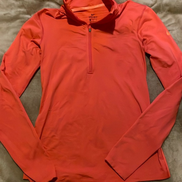 Women’s Nike medium Dri-fit top - Picture 1 of 7